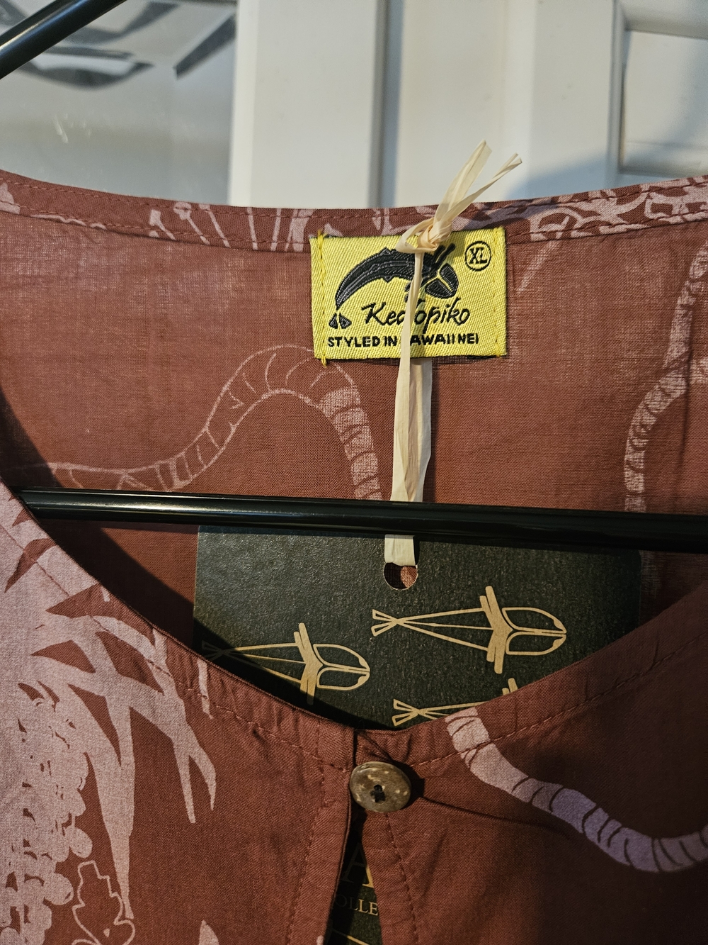 KEALOPIKO KEYHOLE MAXI DRESS - SIZE XL - KUAHU PRINT - MAROON COLOR - Picture 2 of 4